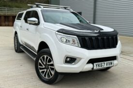 NISSAN NAVARA Double Cab Pick Up Tekna 2.3dCi 190 4WD Auto