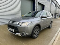 
										Mitsubishi Outlander GX4 (2015) 2.2 DI-D GX4 SUV 5dr Diesel Auto 4WD Euro 5 (s/s) (150 ps) full									