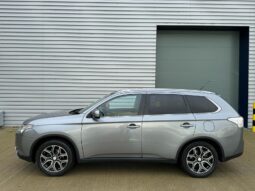 
										Mitsubishi Outlander GX4 (2015) 2.2 DI-D GX4 SUV 5dr Diesel Auto 4WD Euro 5 (s/s) (150 ps) full									