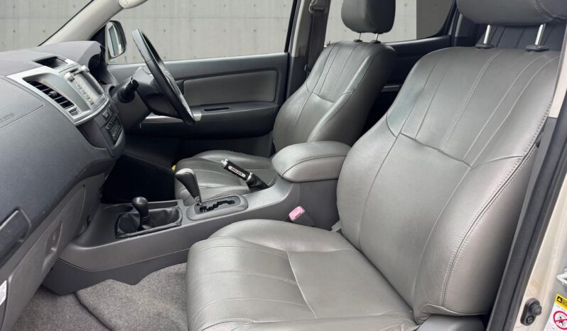 
								Toyota Hilux 3.0 D-4D Invincible Auto 4WD 4dr full									
