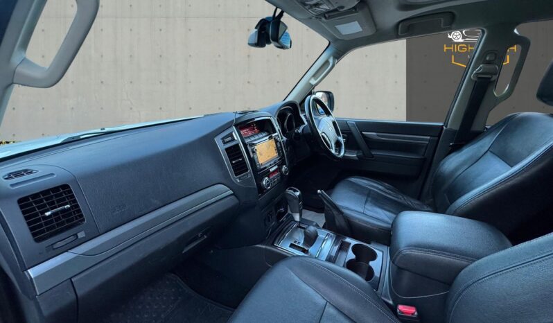 
								Mitsubishi Shogun 3.2 DI-DC SG4 Auto 4WD Euro 5 5dr LWB full									