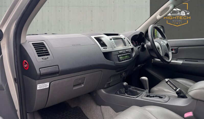 
								Toyota Hilux 3.0 D-4D Invincible Auto 4WD 4dr full									