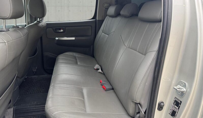 
								Toyota Hilux 3.0 D-4D Invincible Auto 4WD 4dr full									