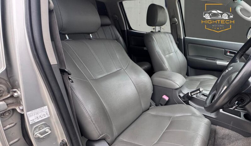 
								Toyota Hilux 3.0 D-4D Invincible Auto 4WD 4dr full									