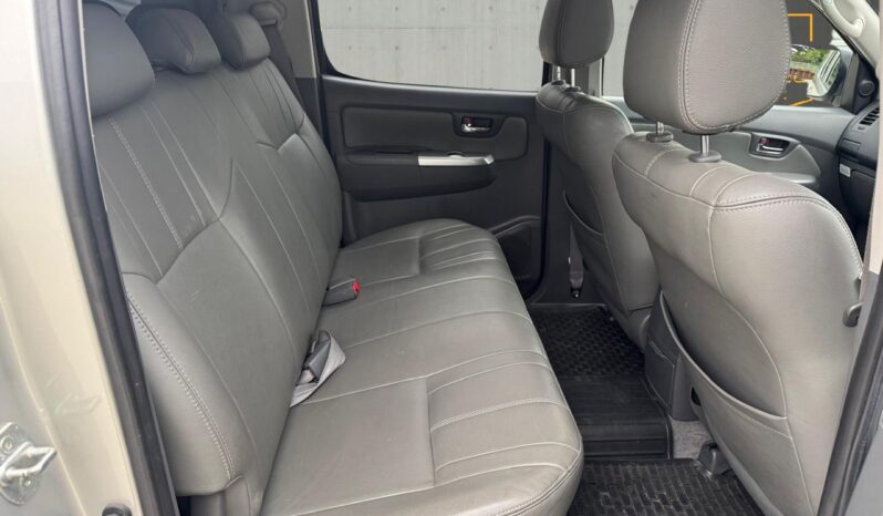 
								Toyota Hilux 3.0 D-4D Invincible Auto 4WD 4dr full									