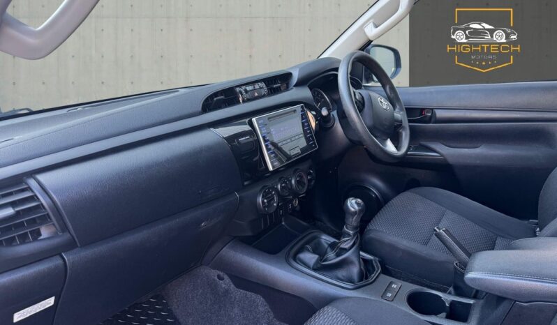 
								Toyota Hilux 2.4 D-4D Active 4WD Euro 6 4dr full									