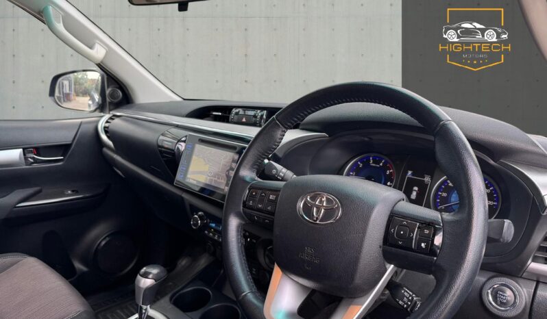 
								Toyota Hilux 2.4 D-4D Invincible Auto 4WD Euro 6 (s/s) 4dr (TSS, 3.5t) full									