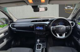 
										Toyota Hilux 2.4 D-4D Invincible Auto 4WD Euro 6 4dr full									