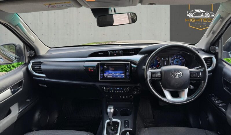 
								Toyota Hilux 2.4 D-4D Invincible Auto 4WD Euro 6 4dr full									