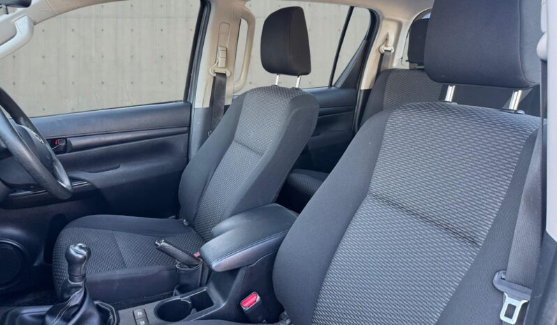 
								Toyota Hilux 2.4 D-4D Active 4WD Euro 6 4dr full									