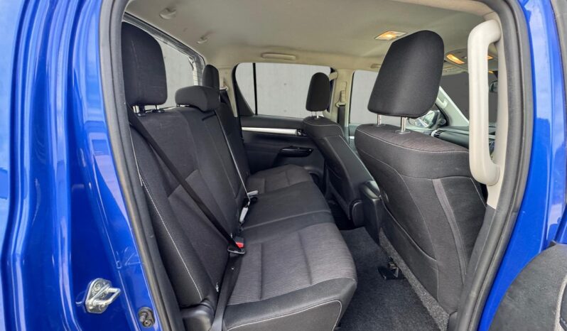 
								Toyota Hilux 2.4 D-4D Invincible Auto 4WD Euro 6 (s/s) 4dr (TSS, 3.5t) full									