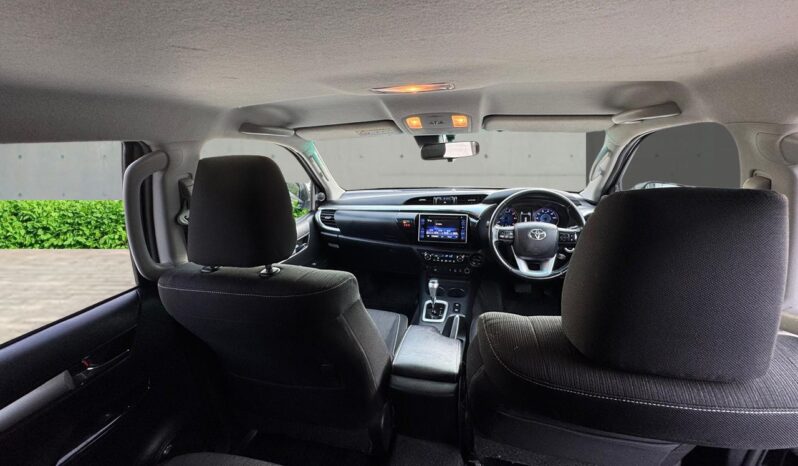 
								Toyota Hilux 2.4 D-4D Invincible Auto 4WD Euro 6 4dr full									
