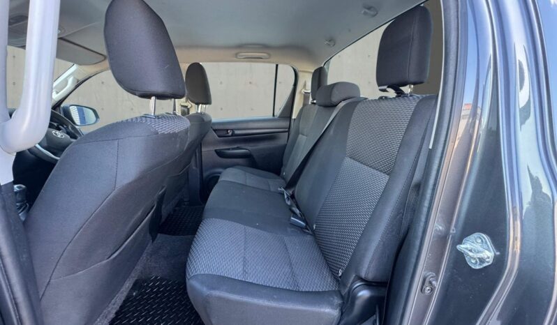
								Toyota Hilux 2.4 D-4D Active 4WD Euro 6 4dr full									