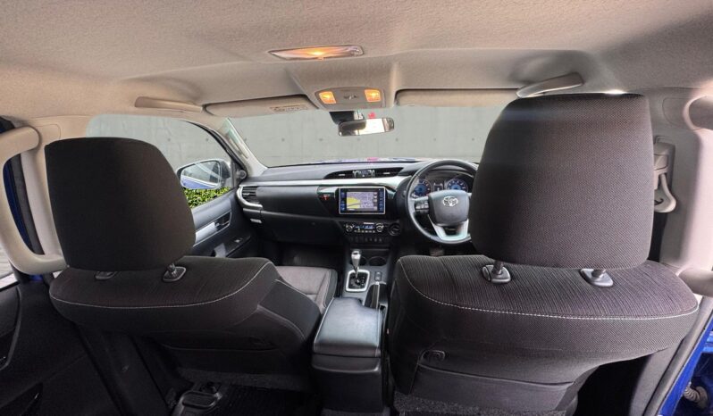 
								Toyota Hilux 2.4 D-4D Invincible Auto 4WD Euro 6 (s/s) 4dr (TSS, 3.5t) full									