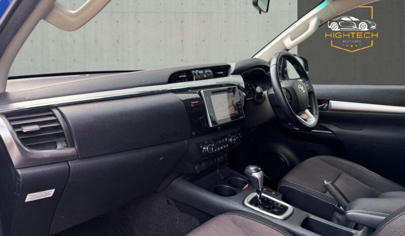 
								Toyota Hilux 2.4 D-4D Invincible Auto 4WD Euro 6 (s/s) 4dr (TSS, 3.5t) full									
