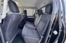 
										Toyota Hilux 2.4 D-4D Invincible Auto 4WD Euro 6 4dr full									