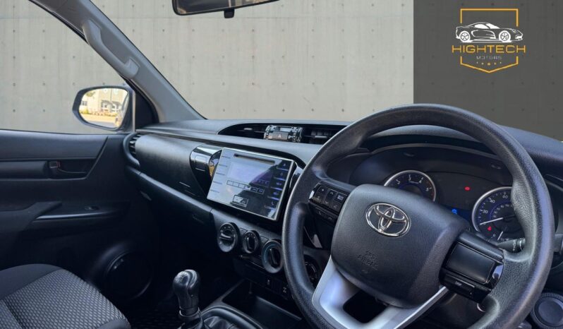 
								Toyota Hilux 2.4 D-4D Active 4WD Euro 6 4dr full									