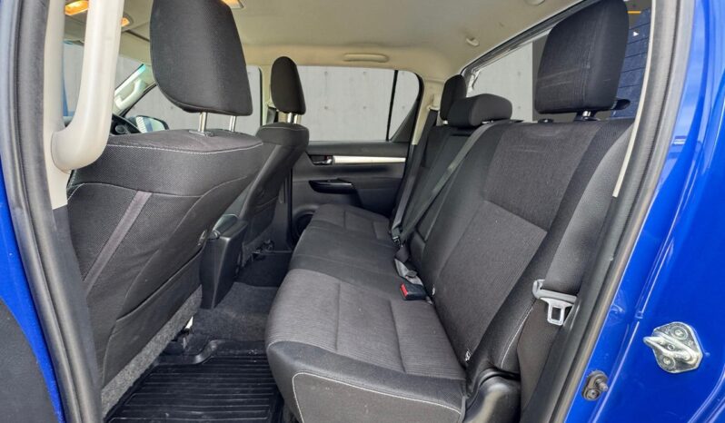 
								Toyota Hilux 2.4 D-4D Invincible Auto 4WD Euro 6 (s/s) 4dr (TSS, 3.5t) full									