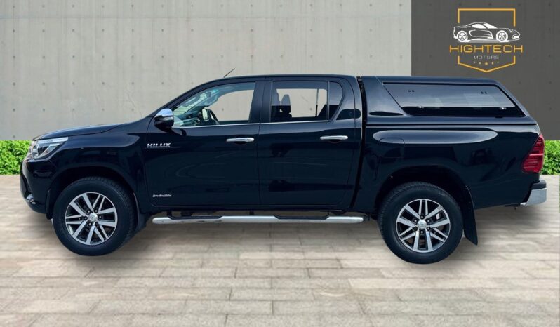 
								Toyota Hilux 2.4 D-4D Invincible Auto 4WD Euro 6 4dr full									