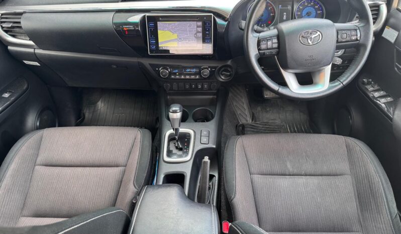
								Toyota Hilux 2.4 D-4D Invincible Auto 4WD Euro 6 (s/s) 4dr (TSS, 3.5t) full									