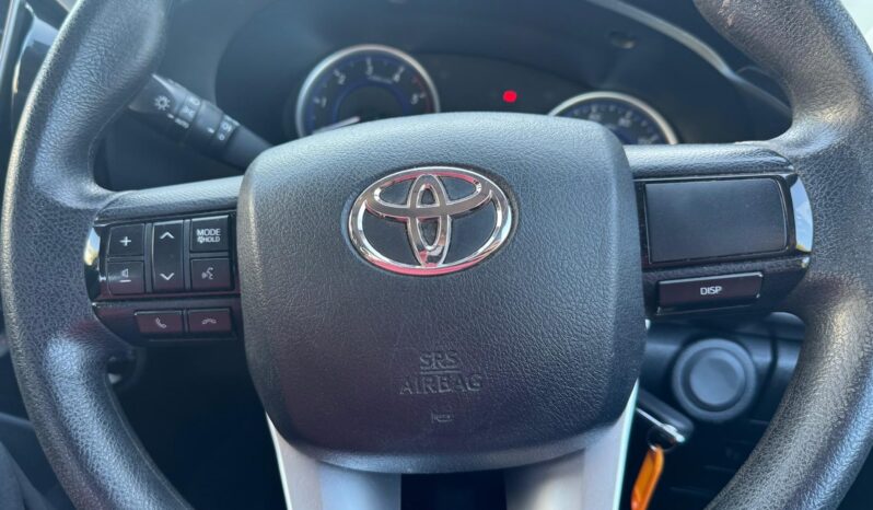 
								Toyota Hilux 2.4 D-4D Active 4WD Euro 6 4dr full									