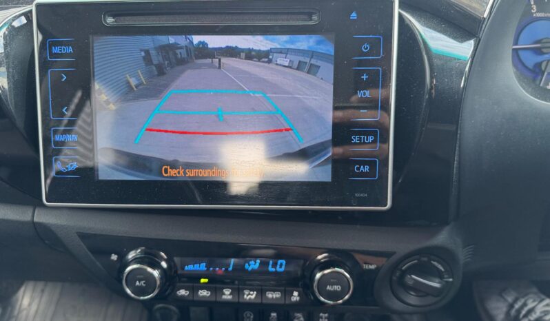 
								Toyota Hilux 2.4 D-4D Invincible Auto 4WD Euro 6 (s/s) 4dr (TSS, 3.5t) full									