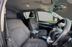 
										Toyota Hilux 2.4 D-4D Invincible Auto 4WD Euro 6 4dr full									