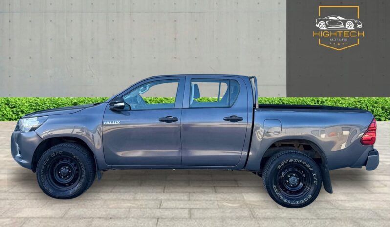 
								Toyota Hilux 2.4 D-4D Active 4WD Euro 6 4dr full									