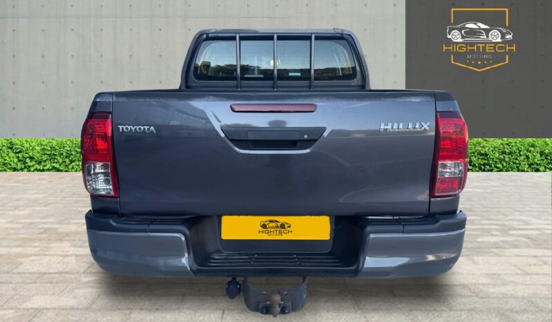 
								Toyota Hilux 2.4 D-4D Active 4WD Euro 6 4dr full									