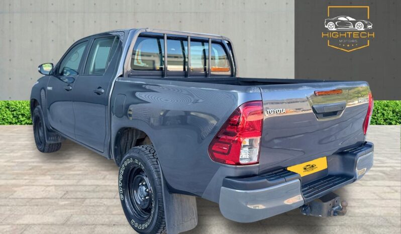 
								Toyota Hilux 2.4 D-4D Active 4WD Euro 6 4dr full									
