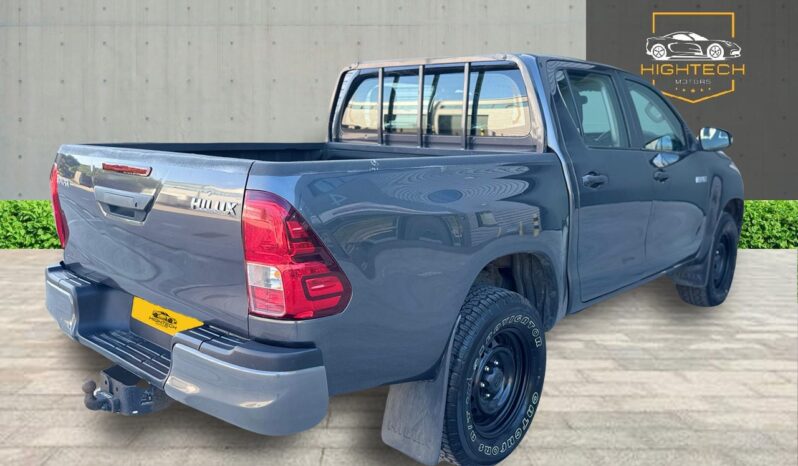 
								Toyota Hilux 2.4 D-4D Active 4WD Euro 6 4dr full									