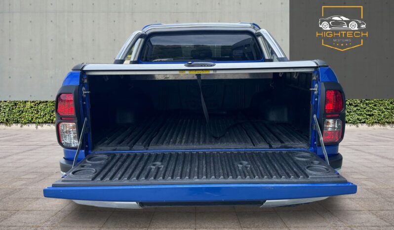 
								Toyota Hilux 2.4 D-4D Invincible Auto 4WD Euro 6 (s/s) 4dr (TSS, 3.5t) full									