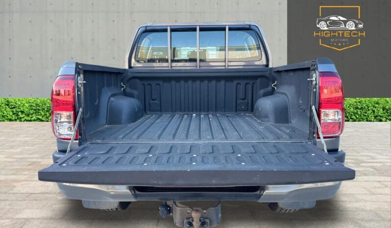 
								Toyota Hilux 2.4 D-4D Active 4WD Euro 6 4dr full									