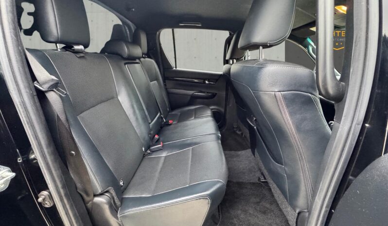 
								Toyota Hilux 2.4 D-4D Invincible X Auto 4WD Euro 6 (s/s) 4dr (TSS) full									