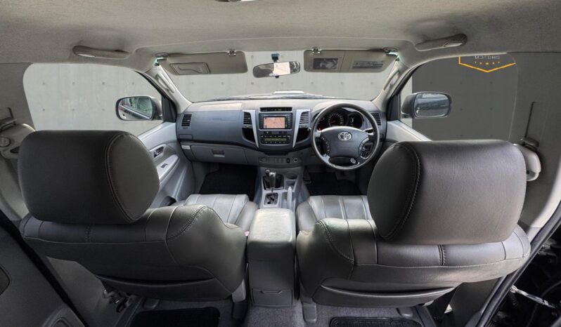 
								Toyota Hilux 3.0 D-4D Invincible Auto 4WD 4dr full									