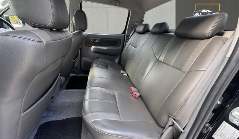 
								Toyota Hilux 3.0 D-4D Invincible Auto 4WD 4dr full									