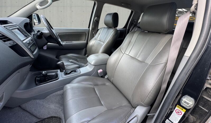 
								Toyota Hilux 3.0 D-4D Invincible Auto 4WD 4dr full									