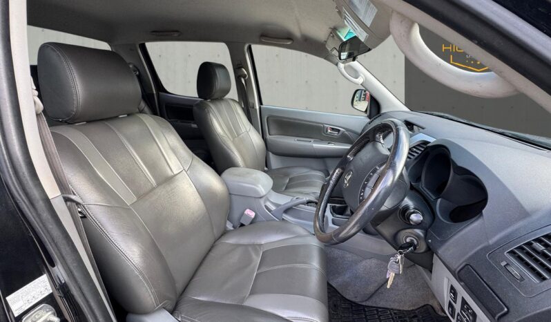 
								Toyota Hilux 3.0 D-4D Invincible Auto 4WD 4dr full									
