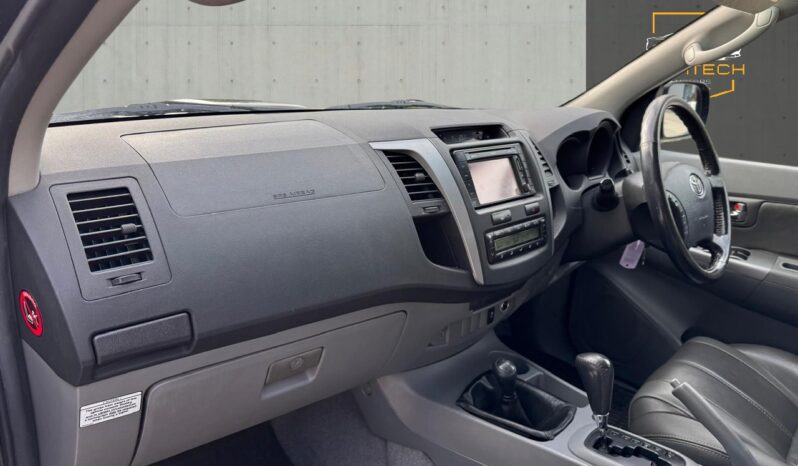 
								Toyota Hilux 3.0 D-4D Invincible Auto 4WD 4dr full									