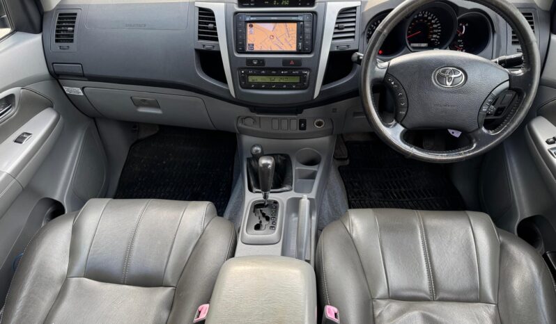 
								Toyota Hilux 3.0 D-4D Invincible Auto 4WD 4dr full									