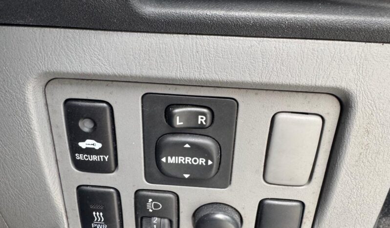 
								Toyota Hilux 3.0 D-4D Invincible Auto 4WD 4dr full									