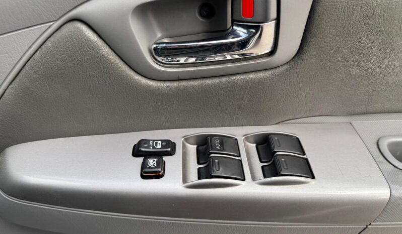 
								Toyota Hilux 3.0 D-4D Invincible Auto 4WD 4dr full									