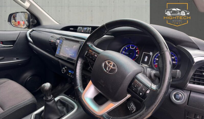 
								Toyota Hilux 2.4 D-4D Invincible 4WD Euro 6 (s/s) 4dr (TSS, 3.5t) full									