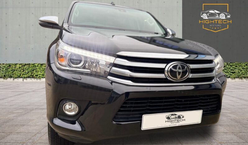 
								Toyota Hilux 2.4 D-4D Invincible 4WD Euro 6 (s/s) 4dr (TSS, 3.5t) full									