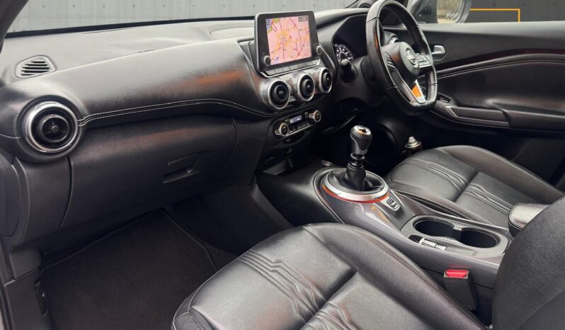 
								Nissan Juke 1.0 DIG-T Tekna Euro 6 (s/s) 5dr full									