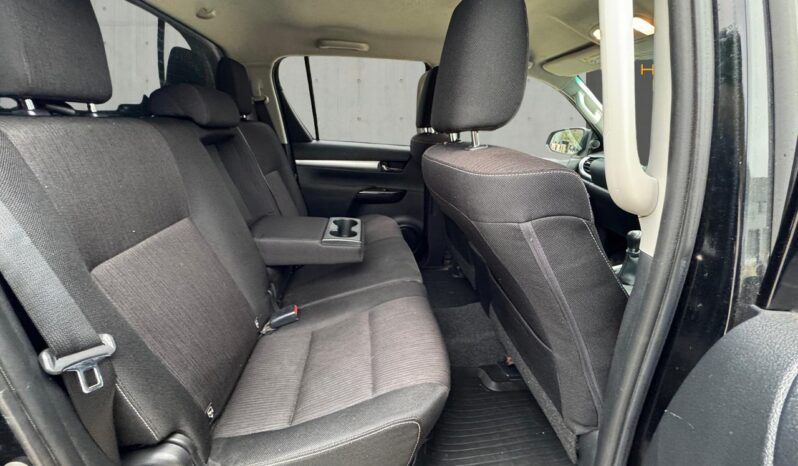 
								Toyota Hilux 2.4 D-4D Invincible 4WD Euro 6 (s/s) 4dr (TSS, 3.5t) full									