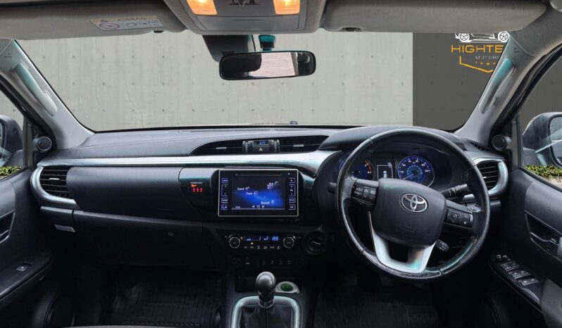 
								Toyota Hilux 2.4 D-4D Invincible 4WD Euro 6 (s/s) 4dr (TSS, 3.5t) full									