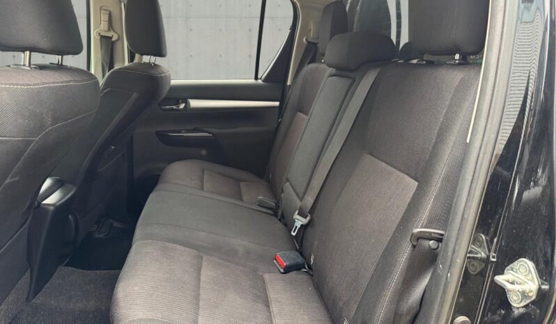 
								Toyota Hilux 2.4 D-4D Invincible 4WD Euro 6 (s/s) 4dr (TSS, 3.5t) full									