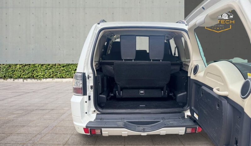 
								Mitsubishi Shogun 3.2 DI-DC SG3 Auto 4WD Euro 5 5dr LWB full									