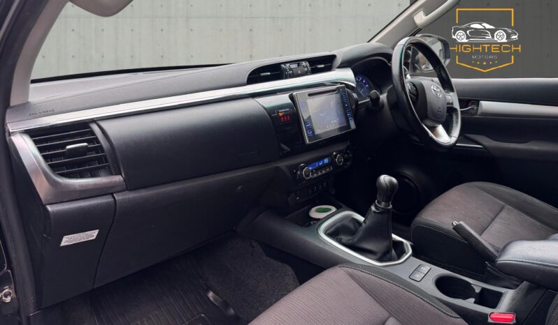 
								Toyota Hilux 2.4 D-4D Invincible 4WD Euro 6 (s/s) 4dr (TSS, 3.5t) full									